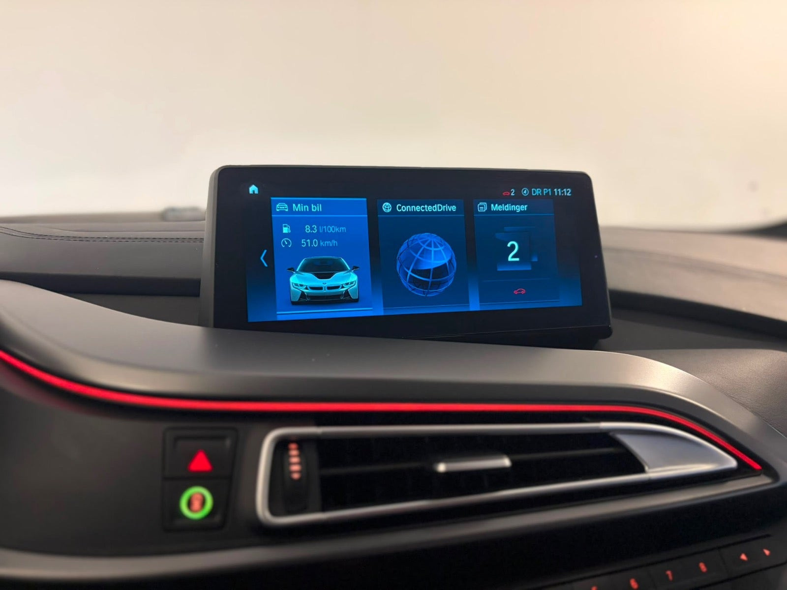 Grå BMW i8 fra 2019