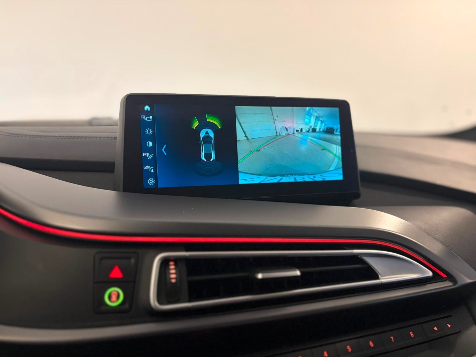 Grå BMW i8 fra 2019