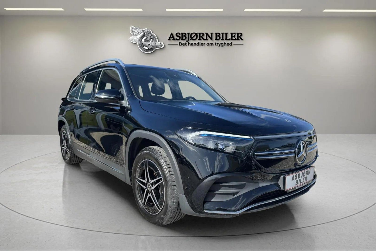 Sort Mercedes EQB250+ fra 2023
