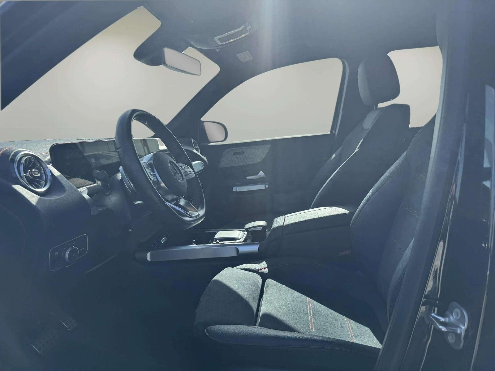 Sort Mercedes EQB250+ fra 2023