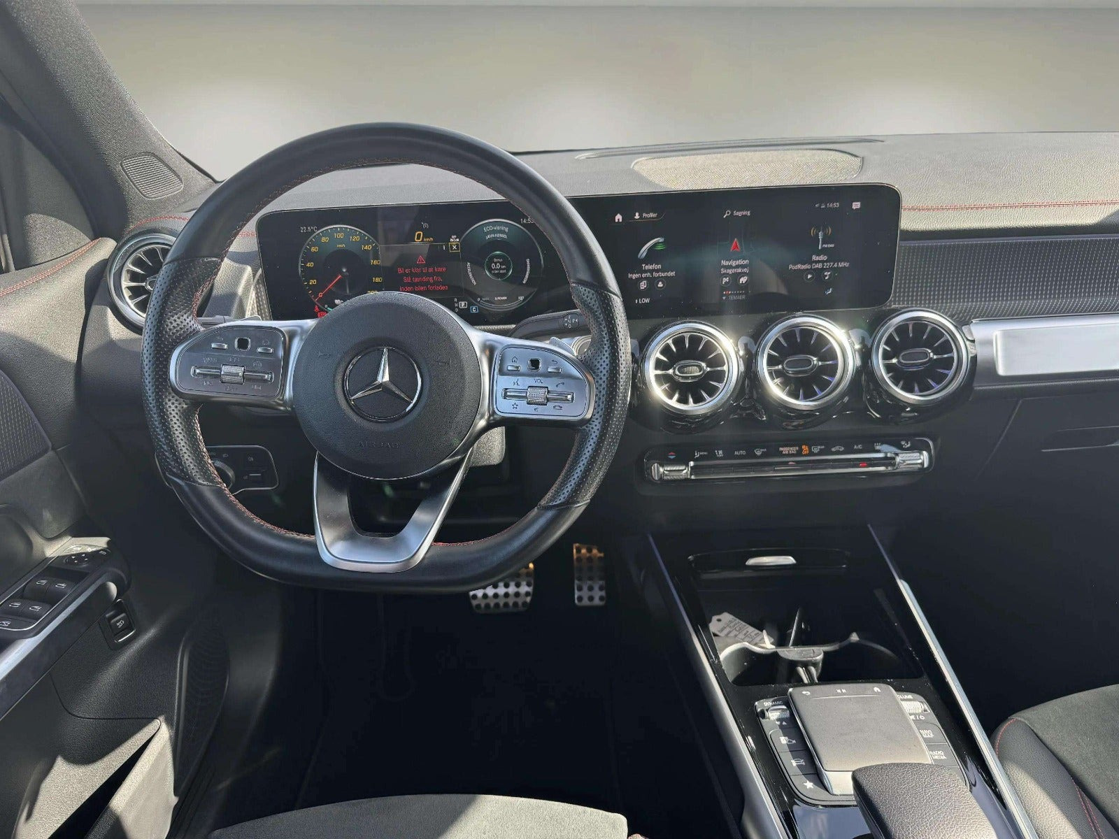 Sort Mercedes EQB250+ fra 2023