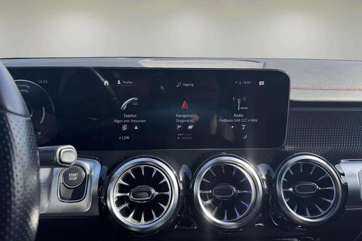 Sort Mercedes EQB250+ fra 2023