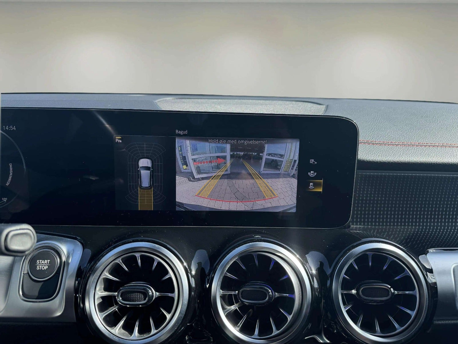 Sort Mercedes EQB250+ fra 2023