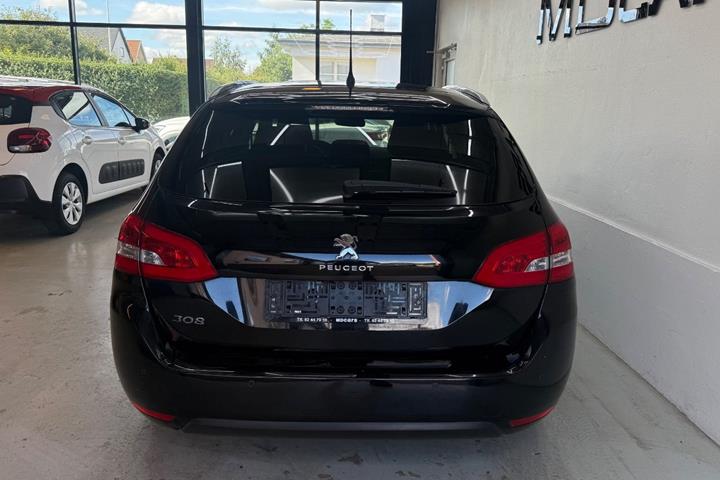 Sort Peugeot 308 fra 2017