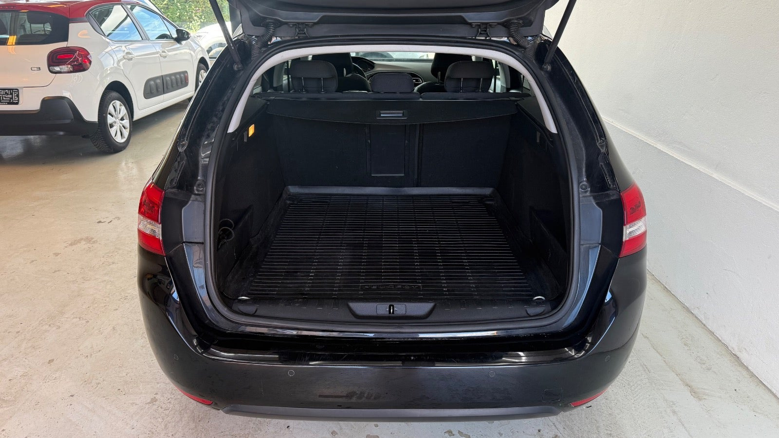 Sort Peugeot 308 fra 2017