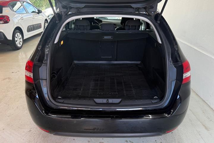 Sort Peugeot 308 fra 2017