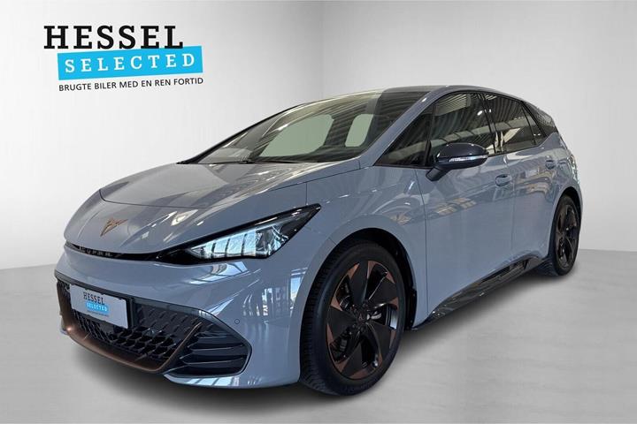 Grå Cupra Born fra 2024 set udefra
