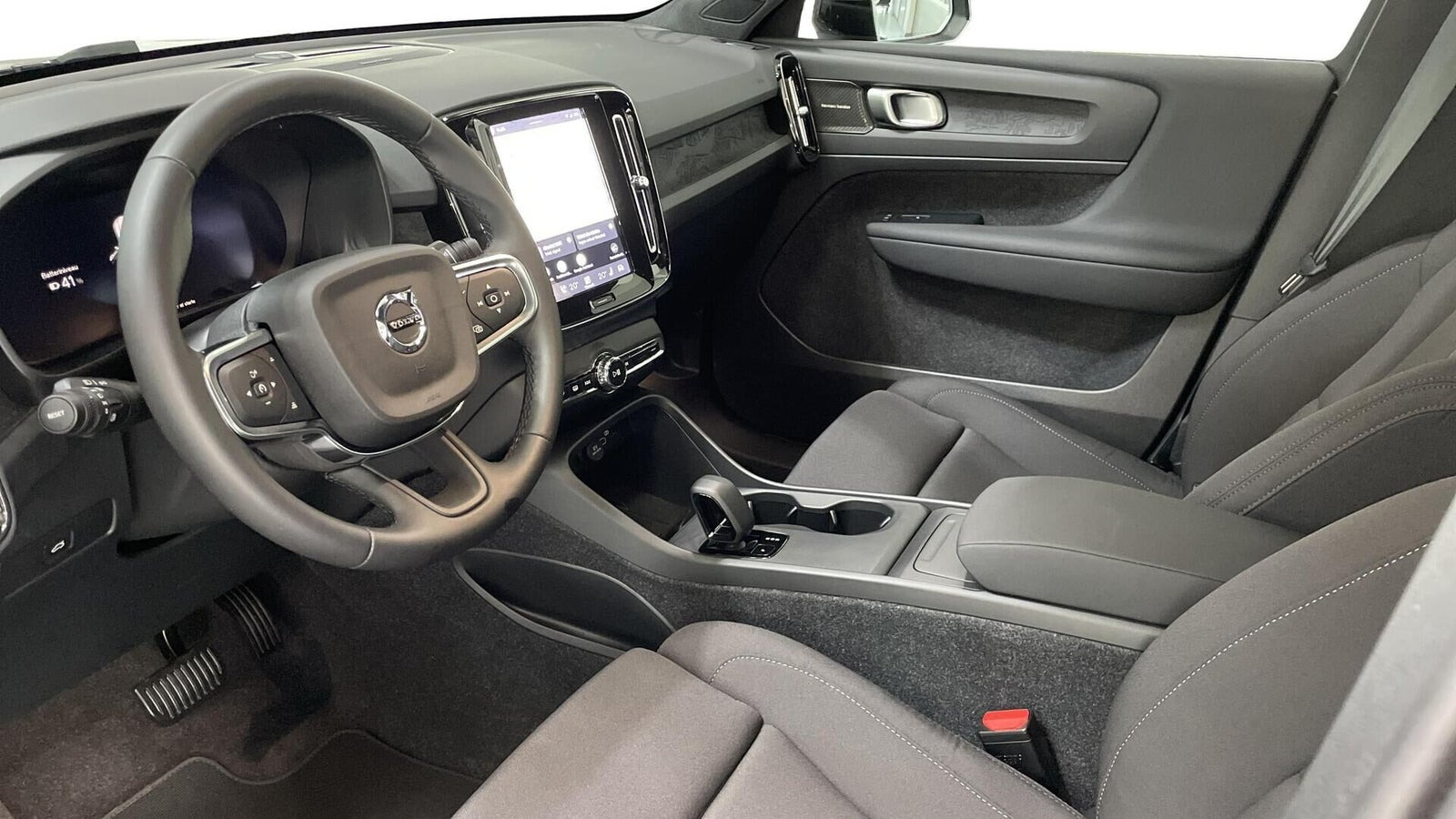 Sølv Volvo EX40 fra 2026
