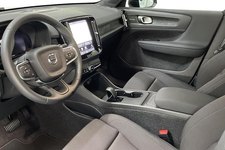 Sølv Volvo EX40 fra 2026