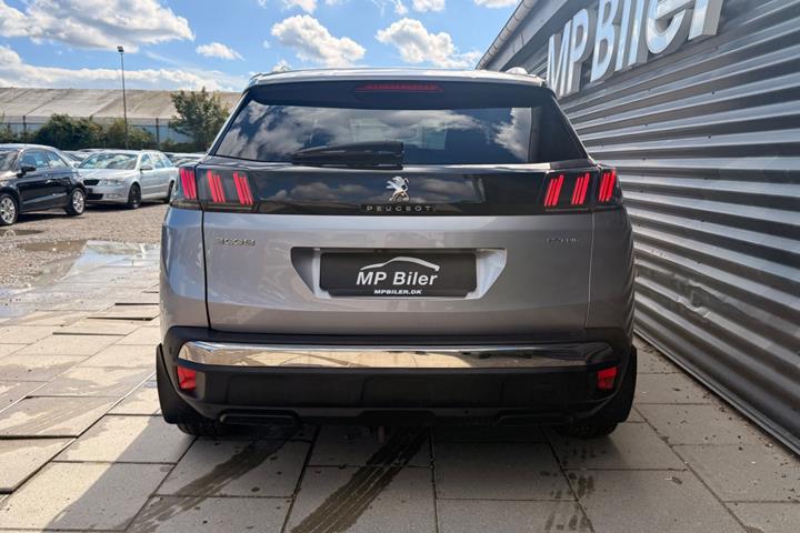 Sølv Peugeot 3008 fra 2022