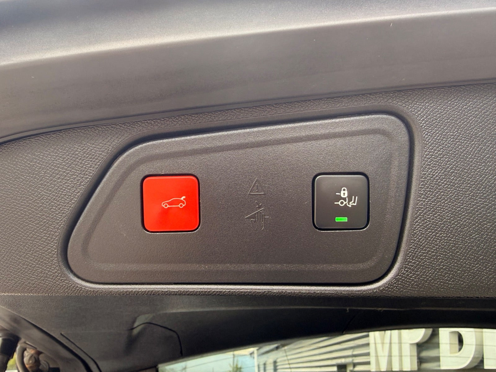Sølv Peugeot 3008 fra 2022