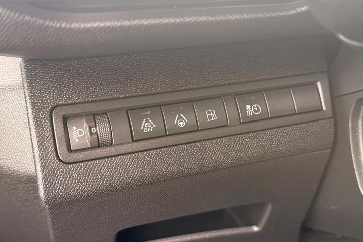 Sølv Peugeot 3008 fra 2022