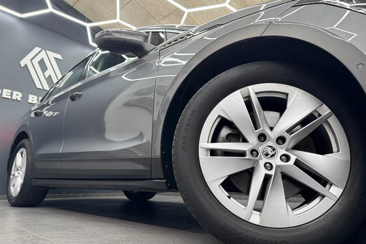 Grå Skoda Enyaq fra 2022