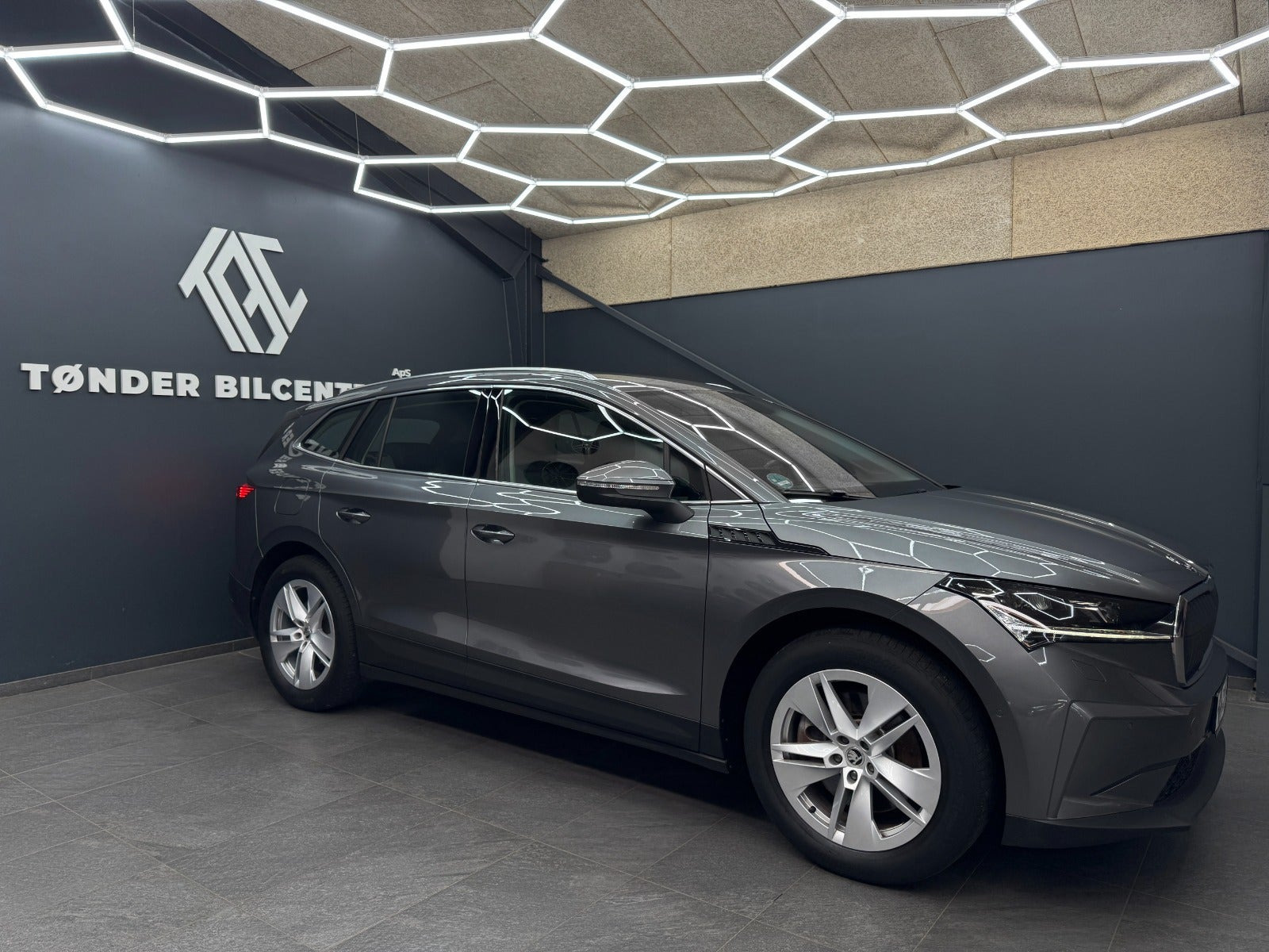 Grå Skoda Enyaq fra 2022