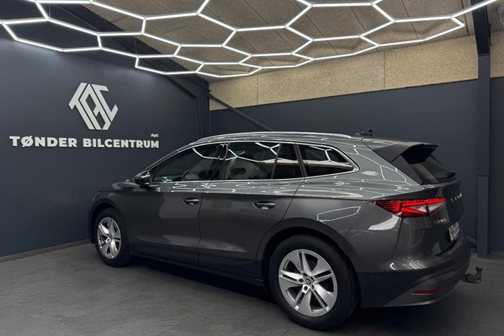 Grå Skoda Enyaq fra 2022