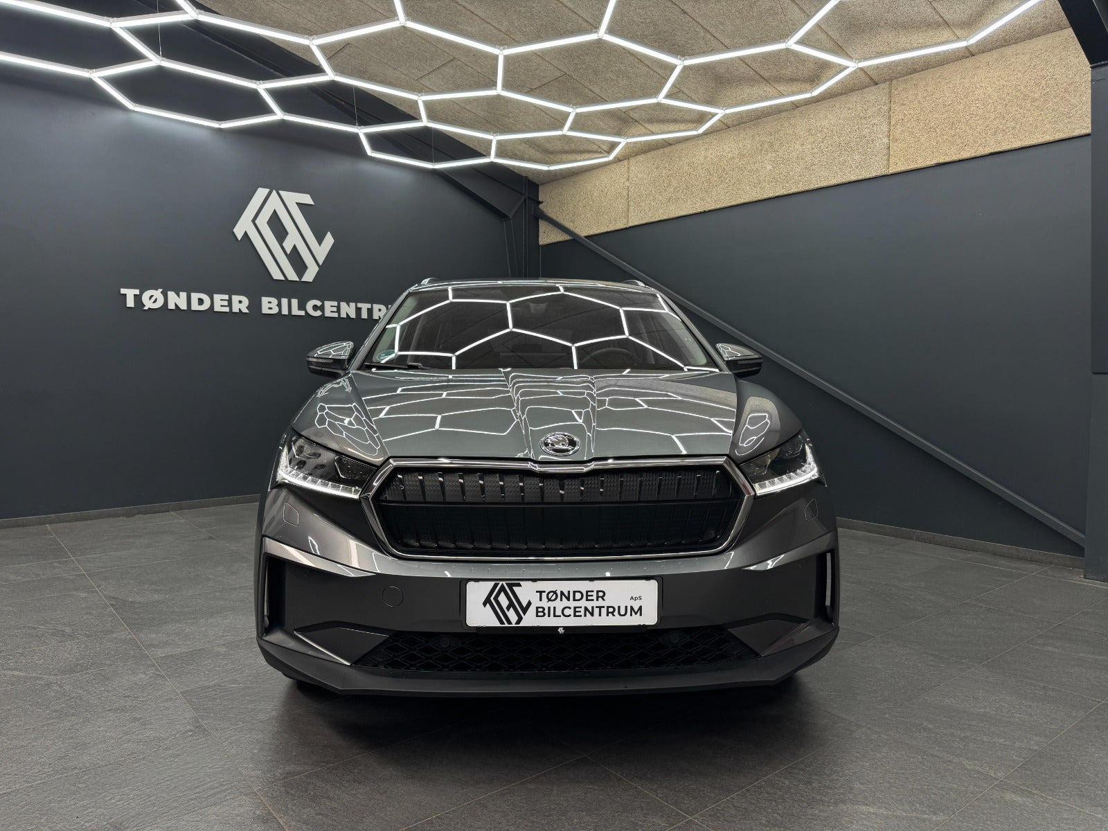 Grå Skoda Enyaq fra 2022