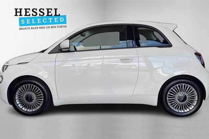 Hvid Fiat 500e fra 2024