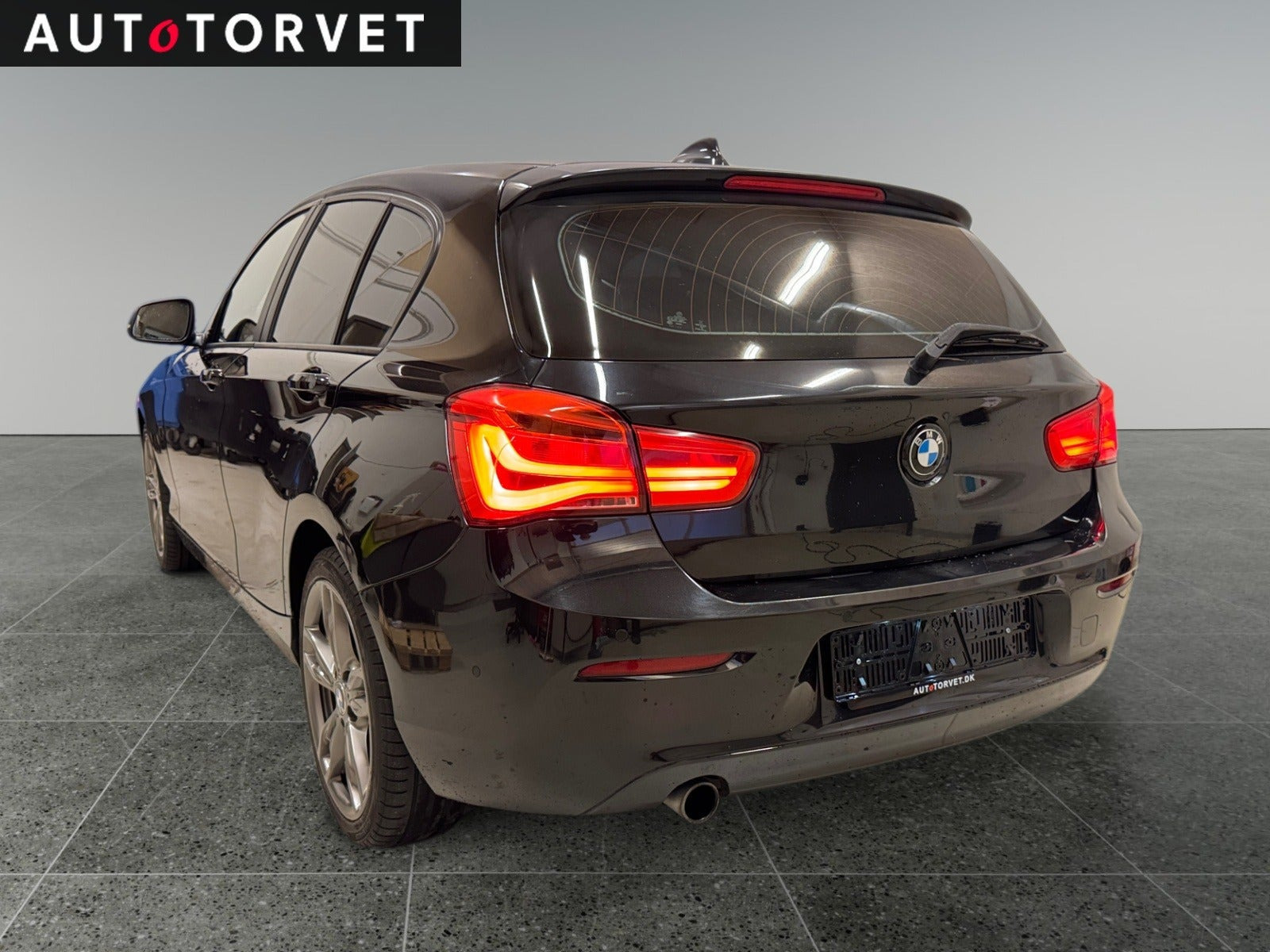 Sort BMW 118i fra 2018