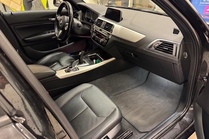 Sort BMW 118i fra 2018