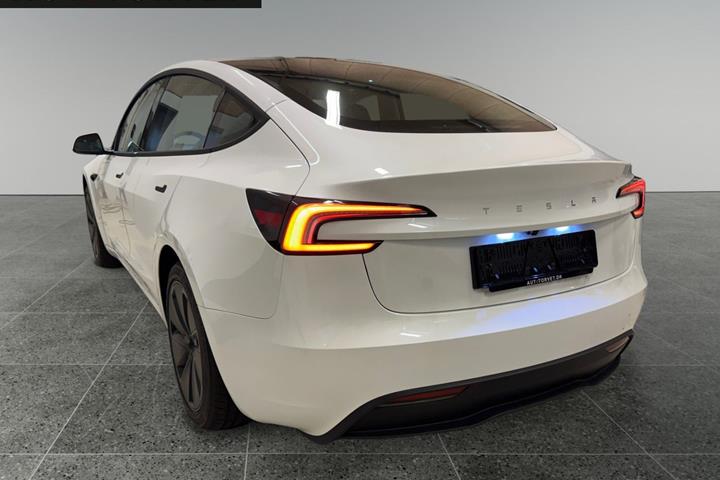 Hvid Tesla Model 3 fra 2025