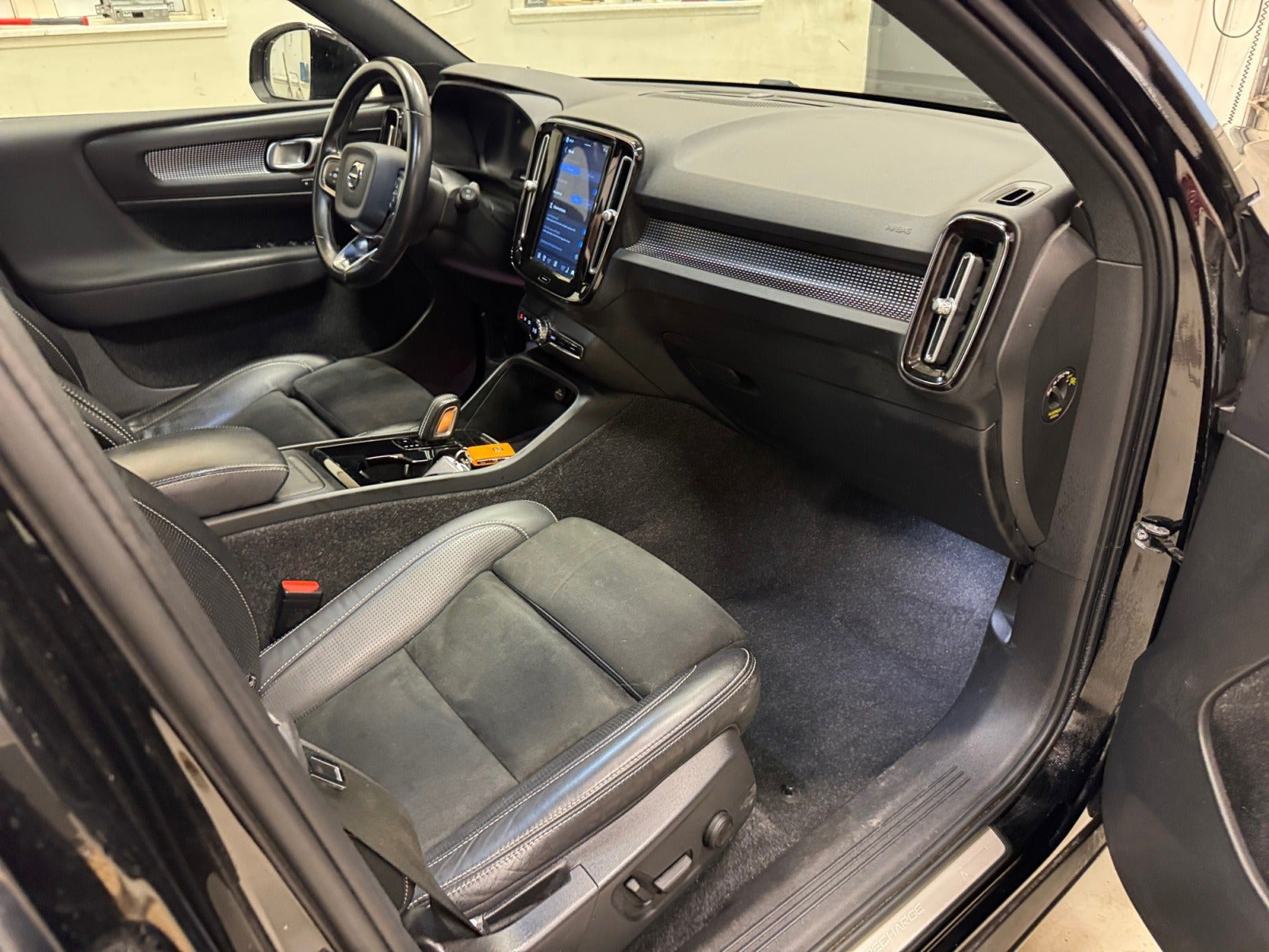 Sort Volvo XC40 fra 2021