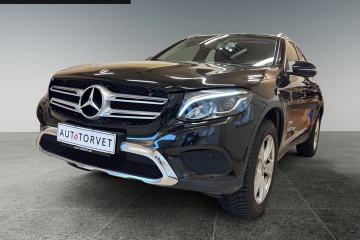 Sort Mercedes GLC350 e fra 2017 set udefra