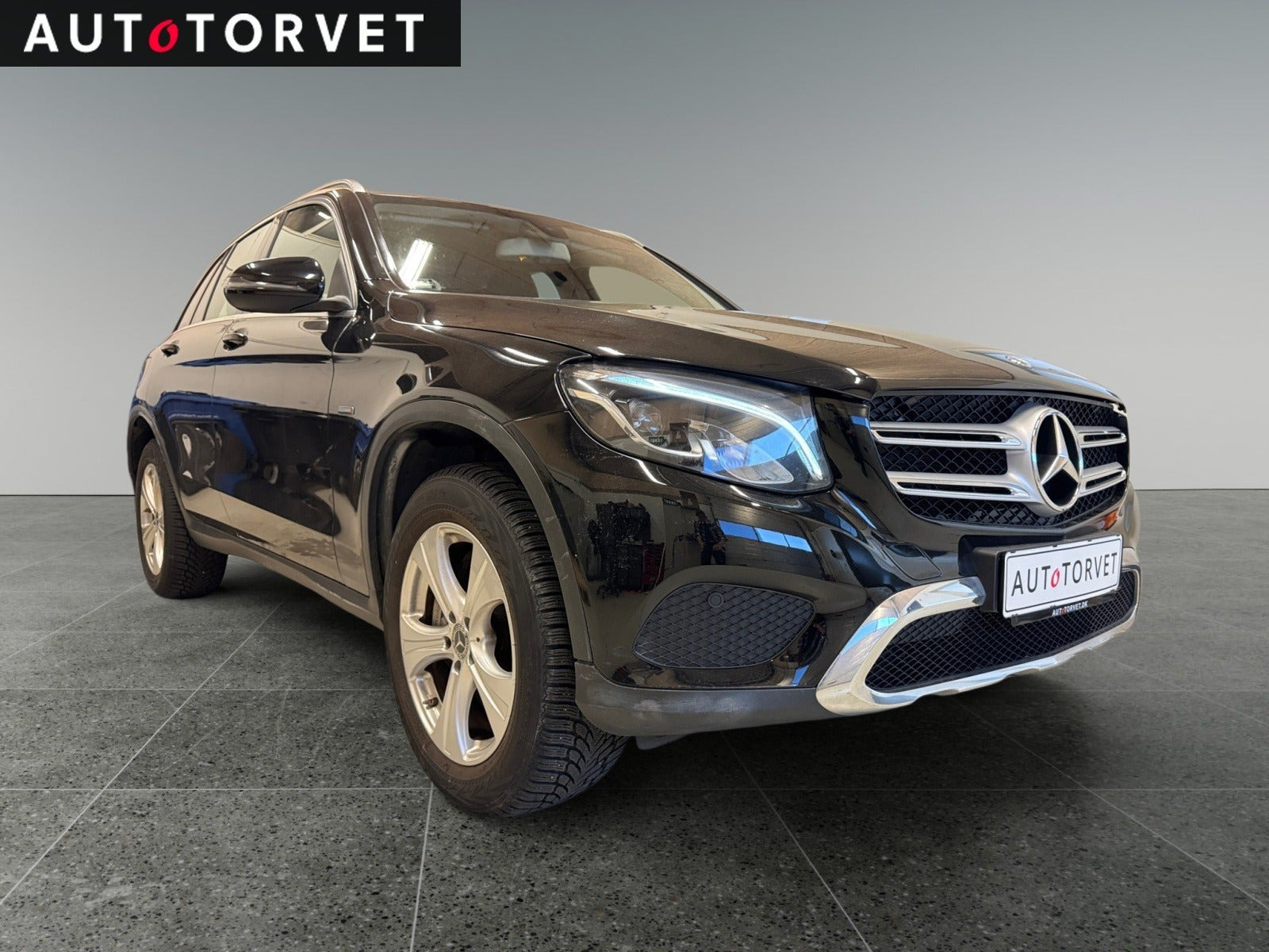 Sort Mercedes GLC350 e fra 2017