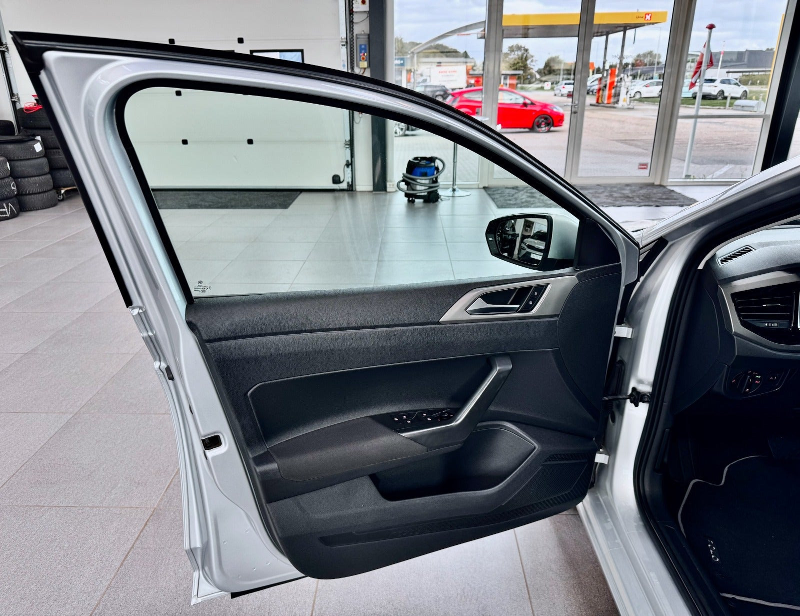 Sølv VW Polo fra 2020