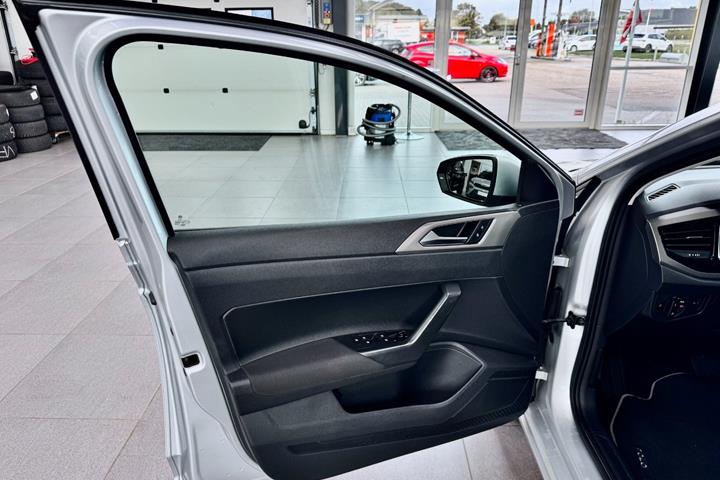 Sølv VW Polo fra 2020
