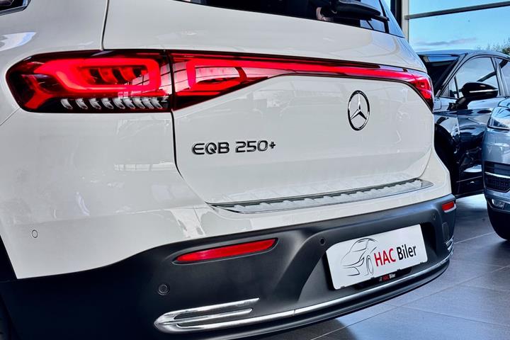 Gul Mercedes EQB250+ fra 2023