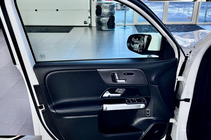 Gul Mercedes EQB250+ fra 2023