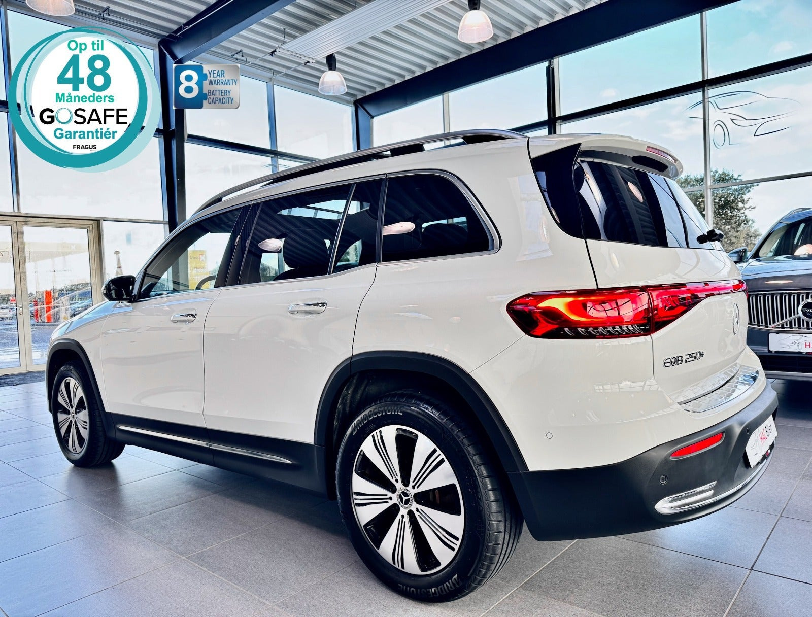Gul Mercedes EQB250+ fra 2023