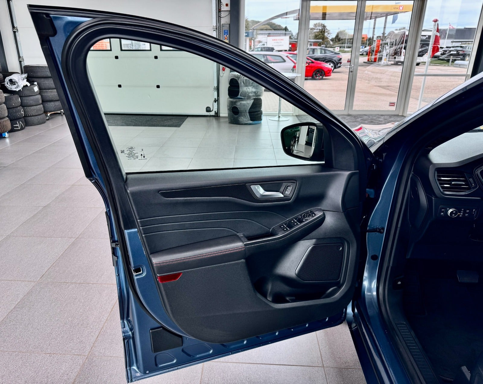 Gul Ford Kuga fra 2022