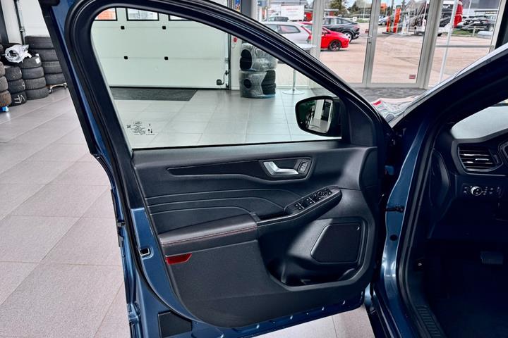 Gul Ford Kuga fra 2022