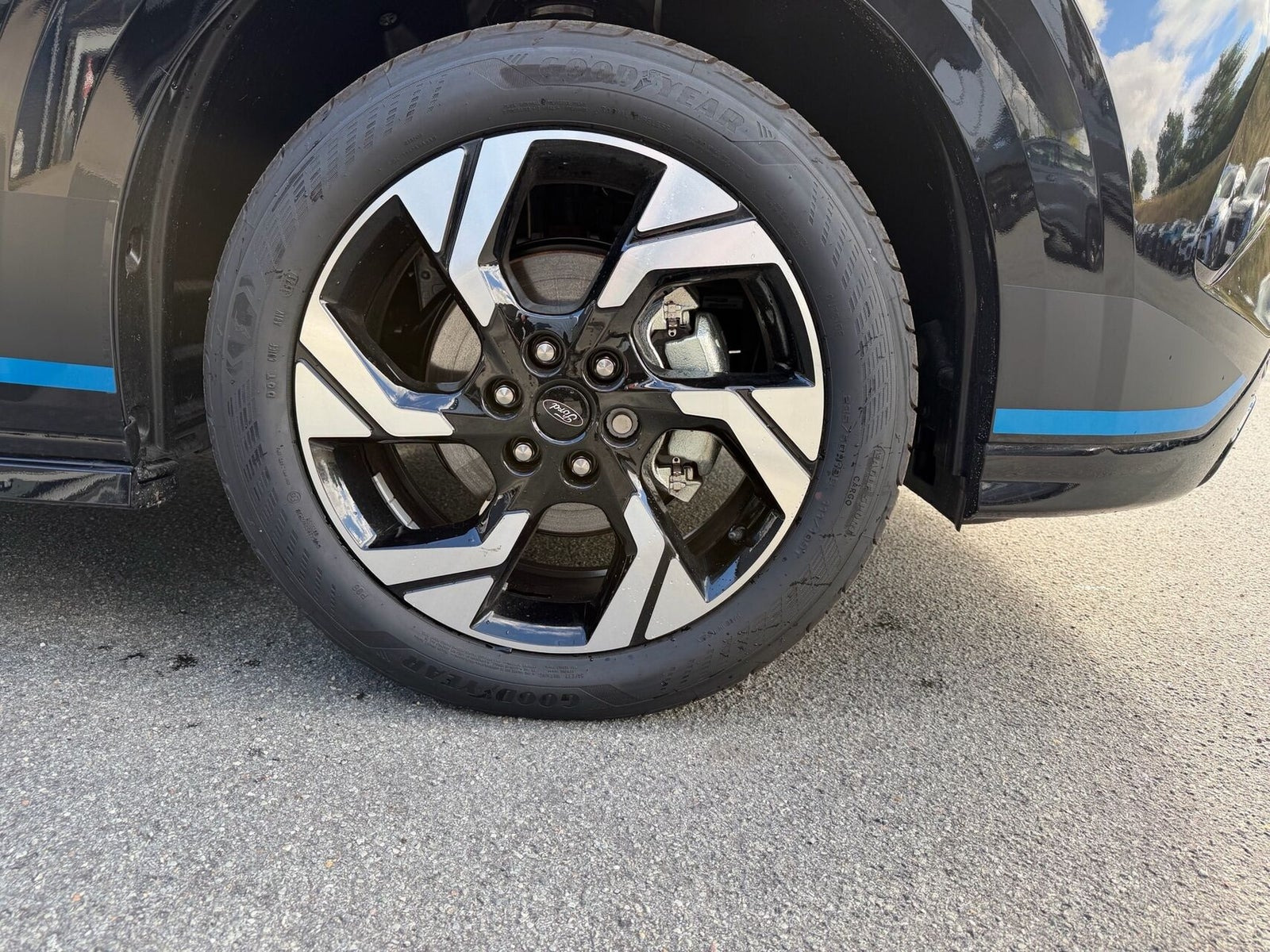 Sort Ford E-Transit Custom 320 L1 fra 2026