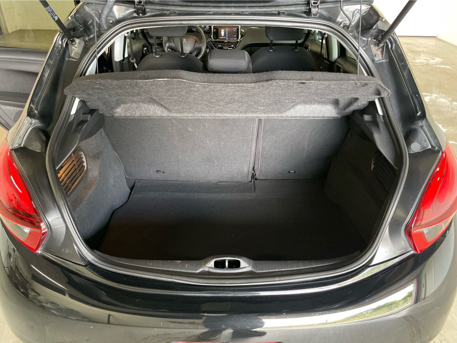Sort Peugeot 208 fra 2018