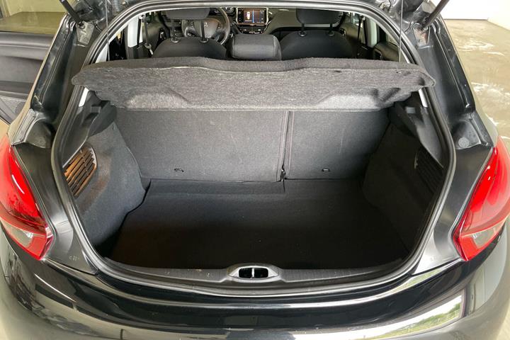 Sort Peugeot 208 fra 2018