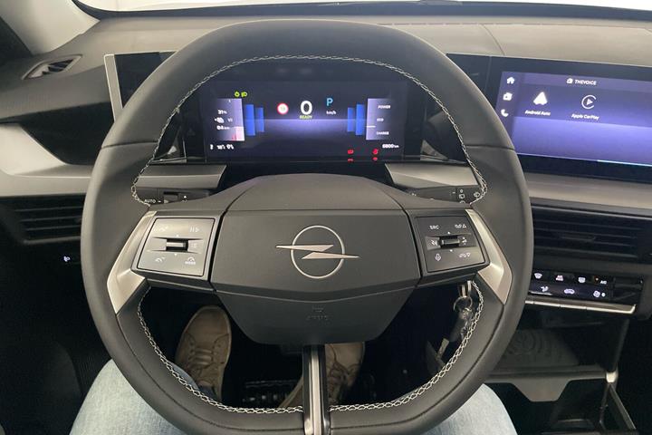 Sort Opel Frontera fra 2025