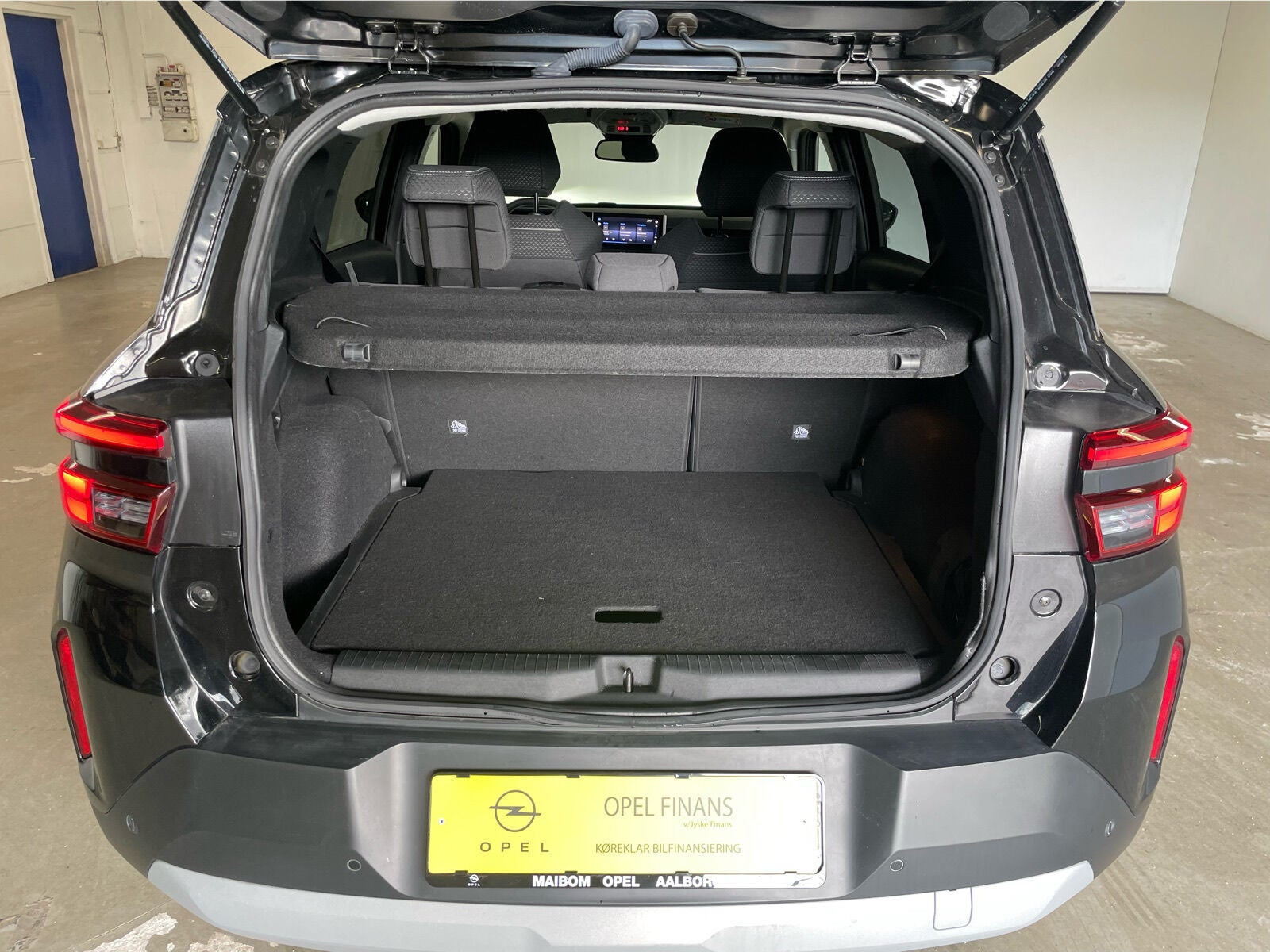 Sort Opel Frontera fra 2025