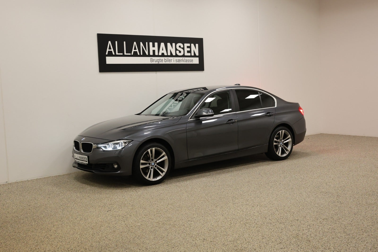 Grå BMW 320i fra 2019