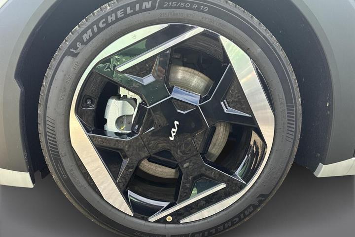 Sølv Kia EV4 fra 2026