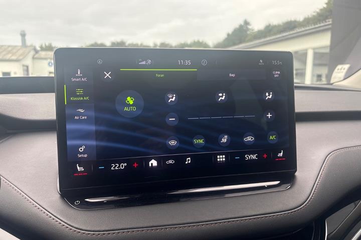 Hvid Skoda Enyaq fra 2023