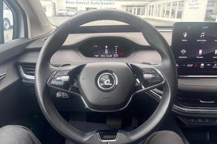 Hvid Skoda Enyaq fra 2023