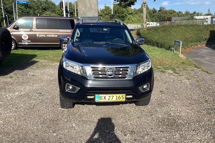 Sort Nissan Navara fra 2016