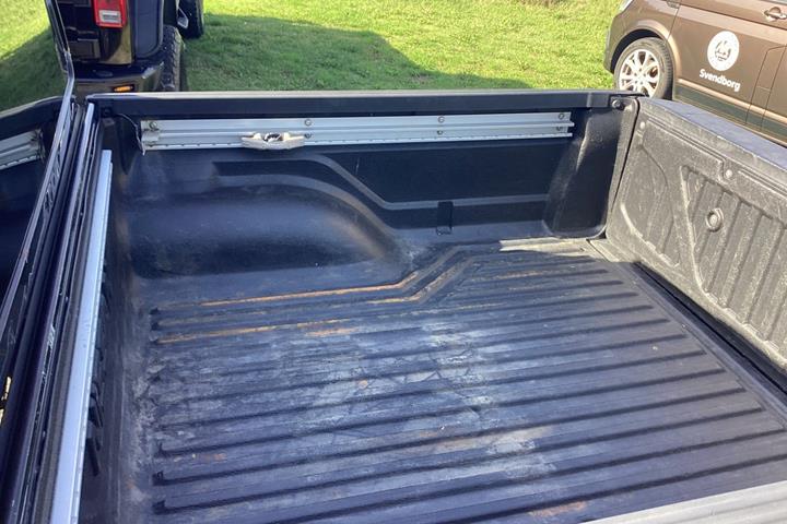 Sort Nissan Navara fra 2016