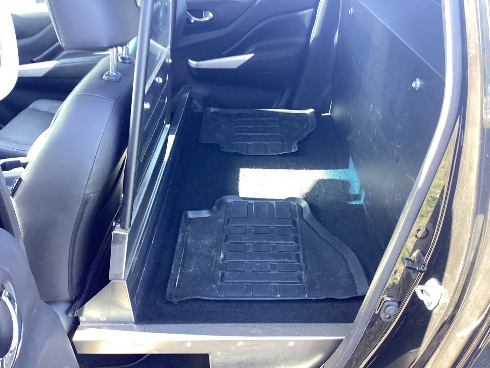 Sort Nissan Navara fra 2016