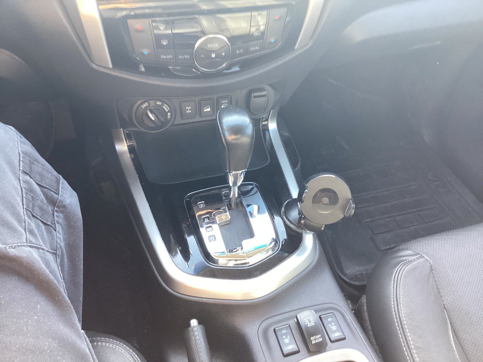 Sort Nissan Navara fra 2016