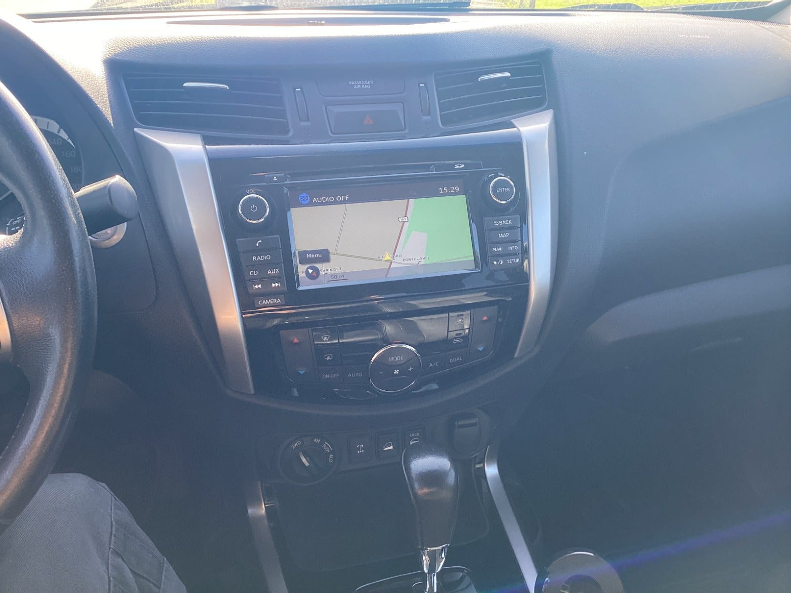 Sort Nissan Navara fra 2016