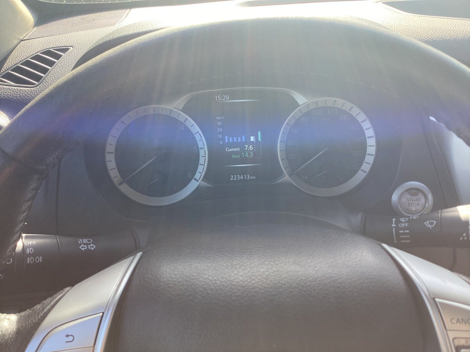 Sort Nissan Navara fra 2016
