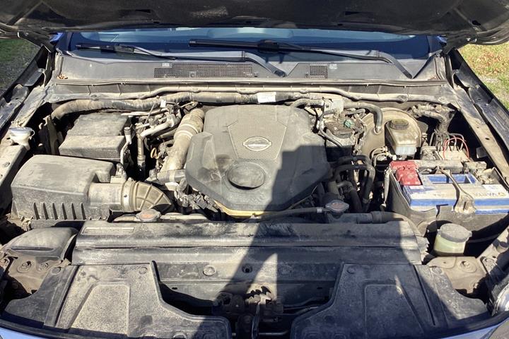 Sort Nissan Navara fra 2016